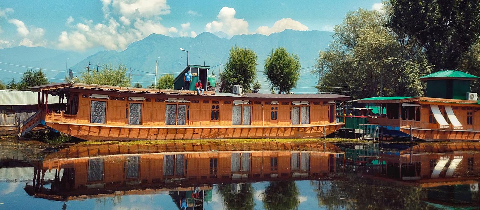 srinagar Houseboats, Houseboats in srinagar | kashmir houseboat packages